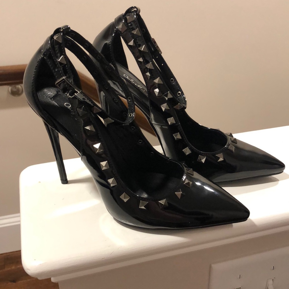 NEW Black Stoned Heels